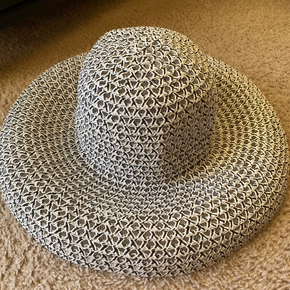 Retro sun hat